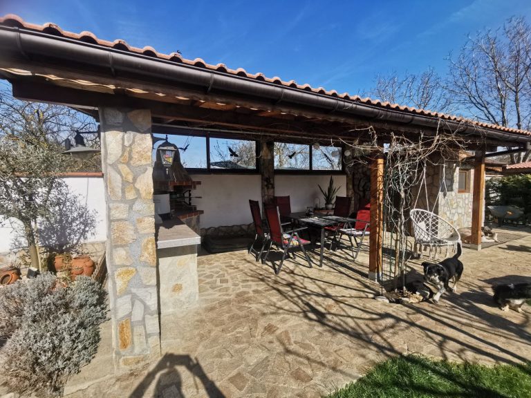 Wooden Barbecue and Carport in Sokolovo