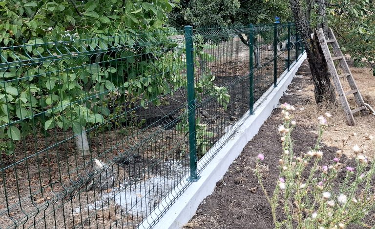 Concrete and Metal Panel Fence in Hrabrovo
