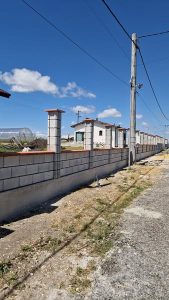 Ограда от по-висок клас блокчета, Яребична – снимка 1