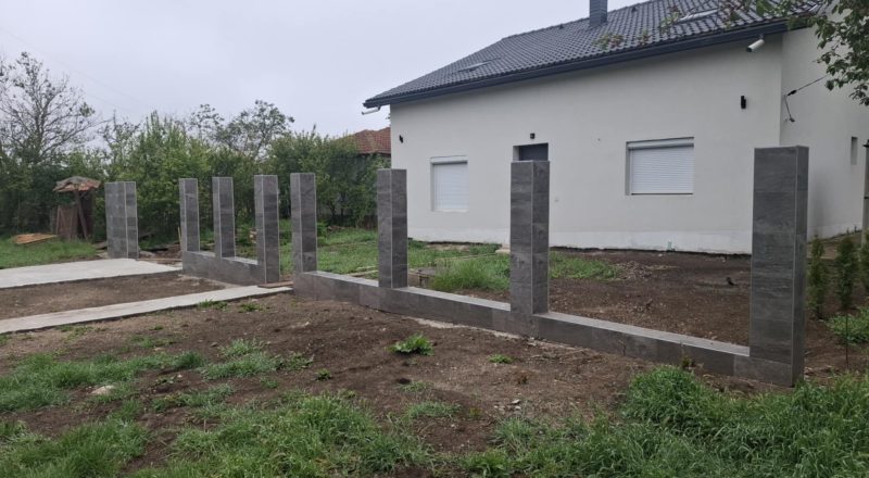 Бетонна ограда с гранитогрес в с. Славеево