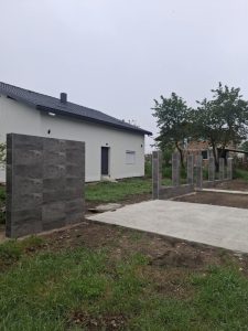 Бетонна ограда с гранитогрес в с. Славеево – снимка 1
